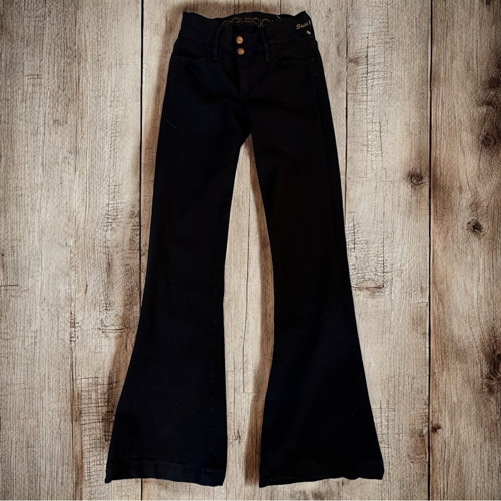 Black Flared Women’s Jeans